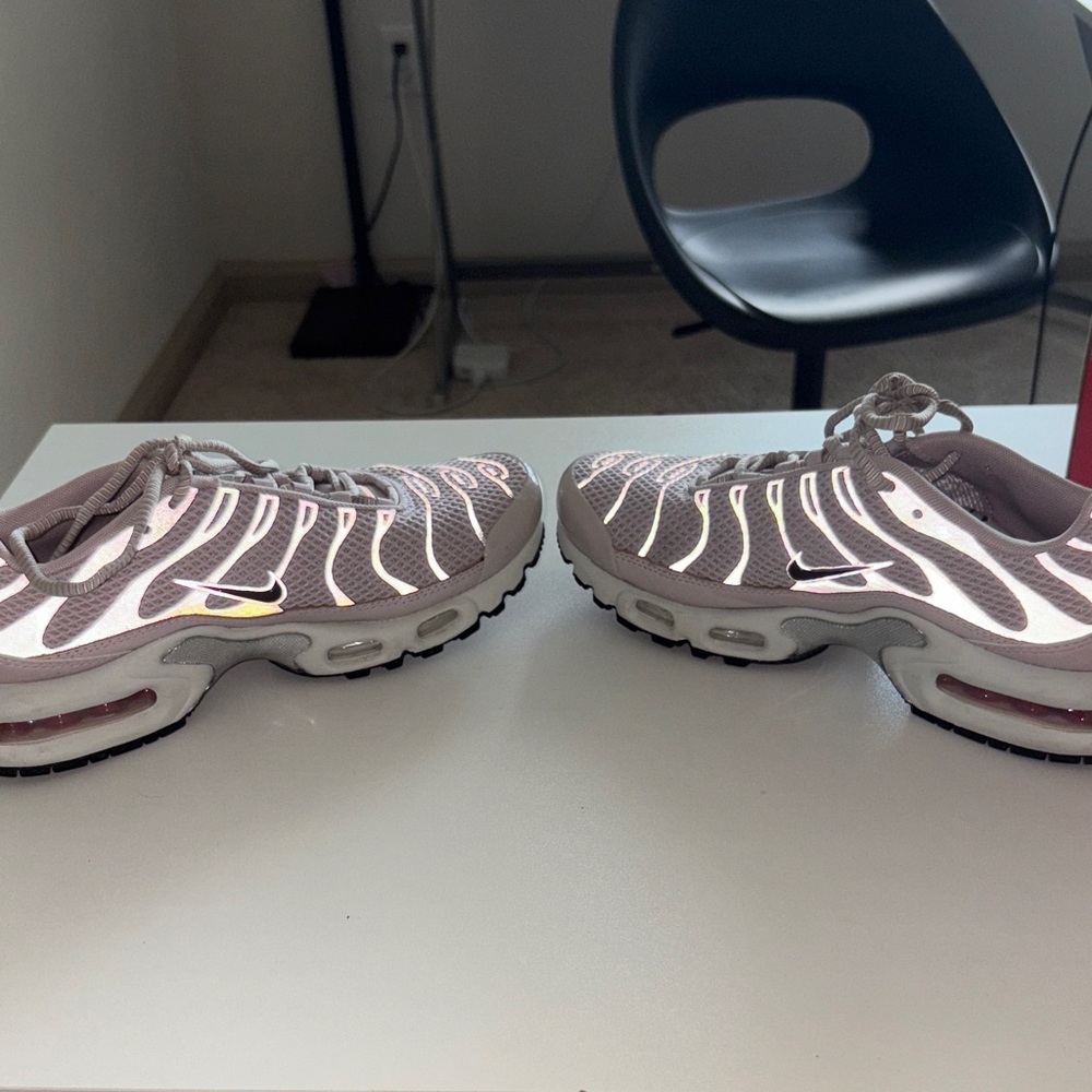 ๐๐๐Air max plus light pink (violet) size 8 - Picture 6 of 7